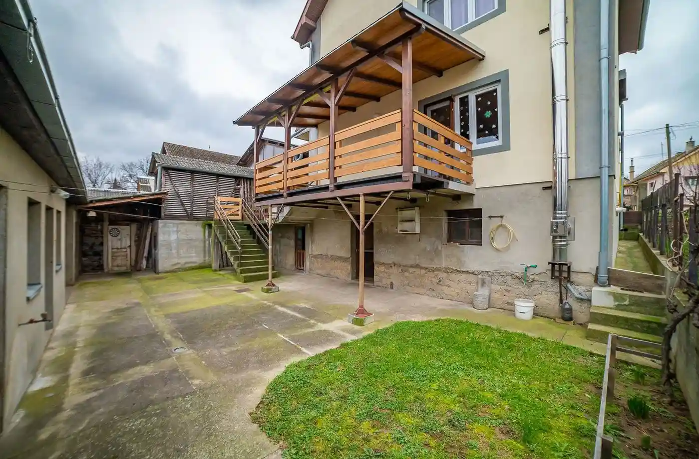 kuca na prodaju Ledinci 120m2 504172